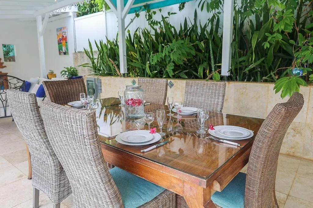 Villa Old Charm Waterfront, Pool And Beach 르 고지에 0*,  과달루프