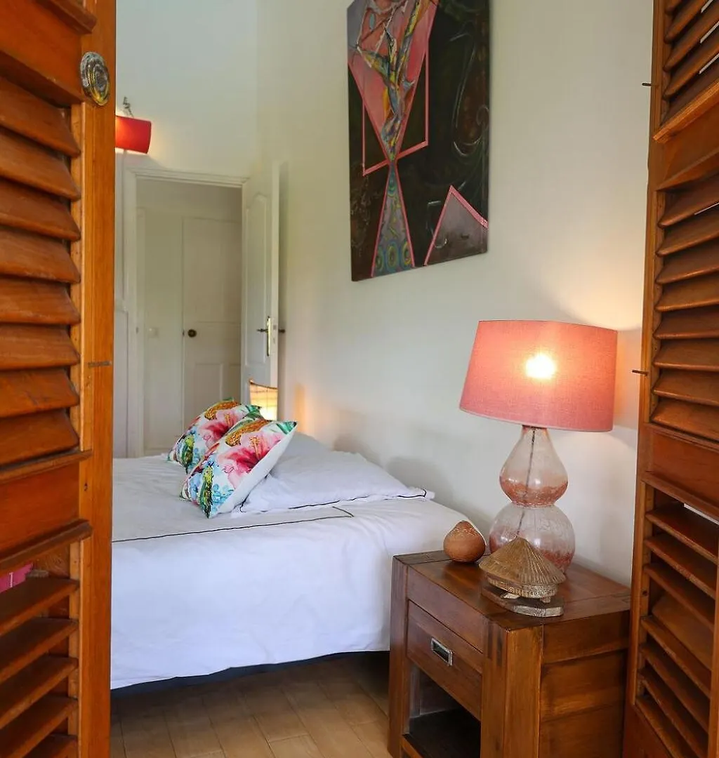 Villa Old Charm Waterfront, Pool And Beach 르 고지에