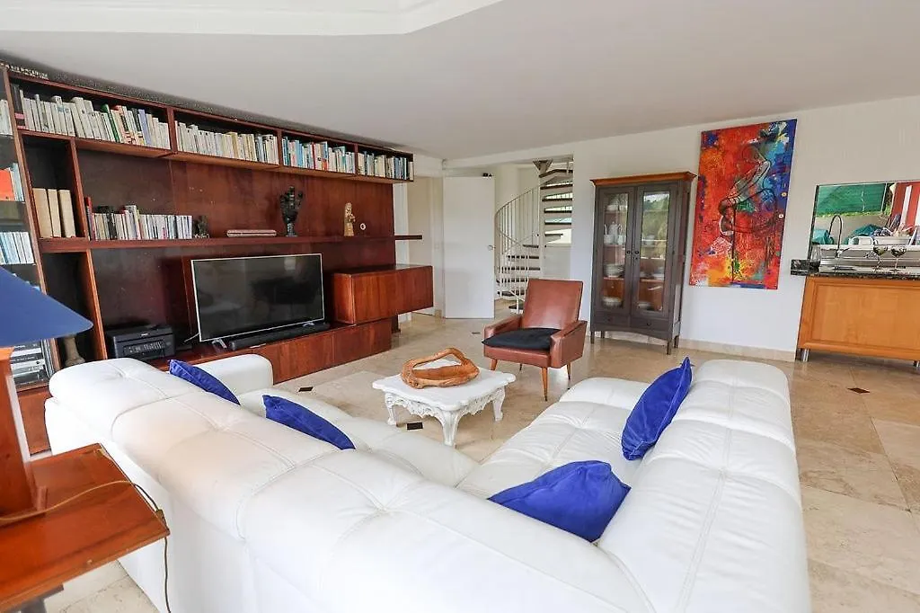 Villa Old Charm Waterfront, Pool And Beach 르 고지에