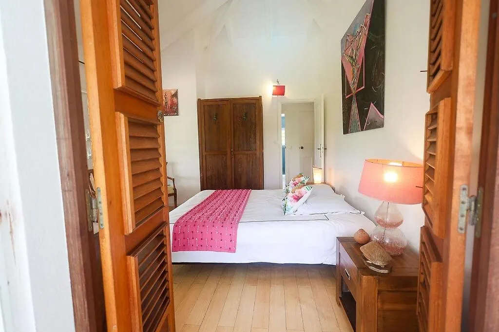 Villa Old Charm Waterfront, Pool And Beach 르 고지에 과달루프