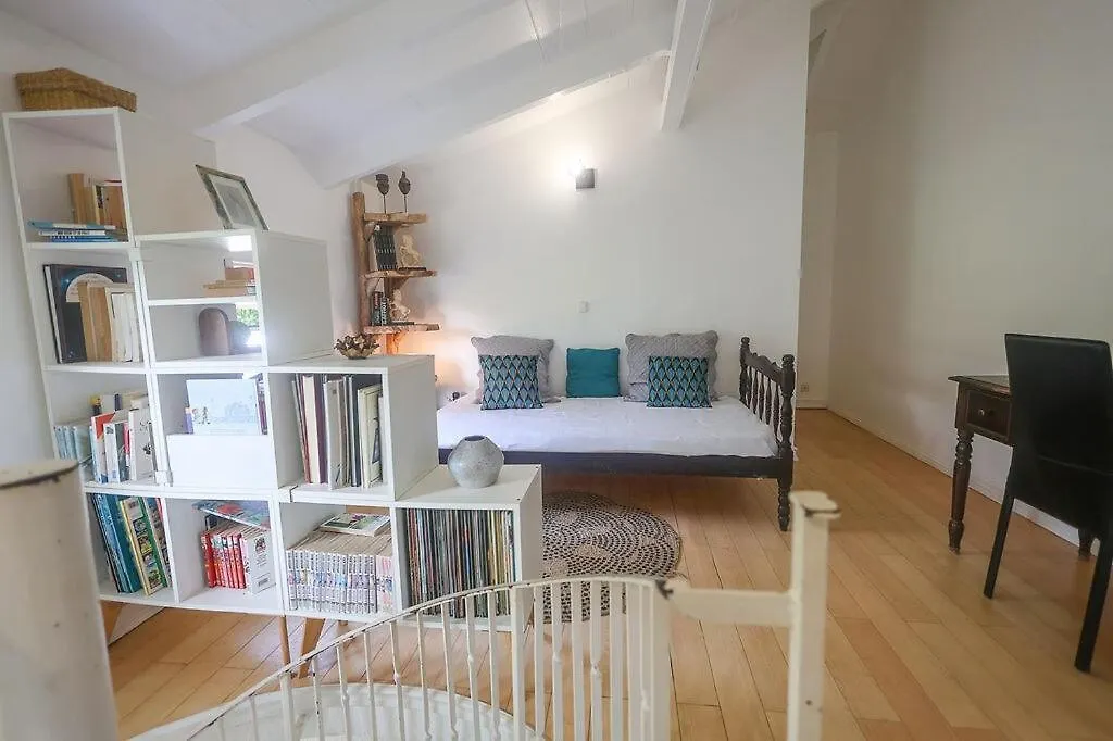 Villa Old Charm Waterfront, Pool And Beach 르 고지에 0*,