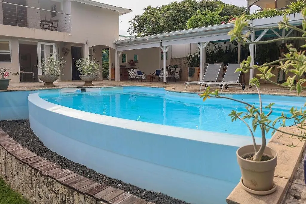 Villa Old Charm Waterfront, Pool And Beach 르 고지에 과달루프