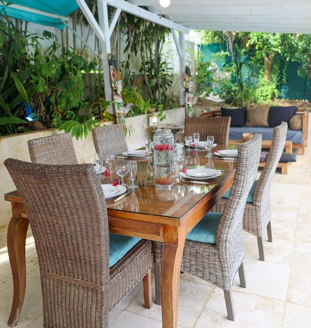 Villa Old Charm Waterfront, Pool And Beach 르 고지에
